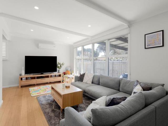 Large Family Oasis in Chelsea Heights