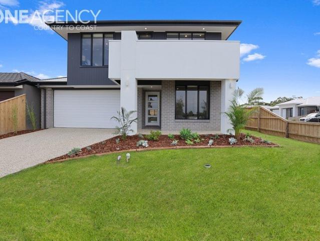 Large Family Living With Rear Access For Boat/Caravan
