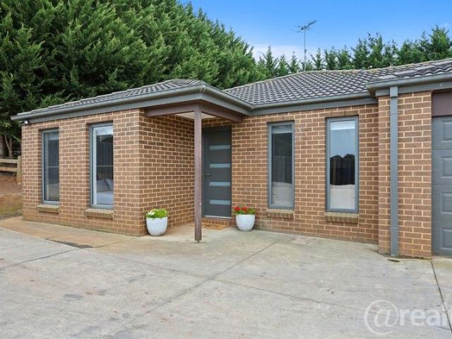 Spacious Family Haven on Acre