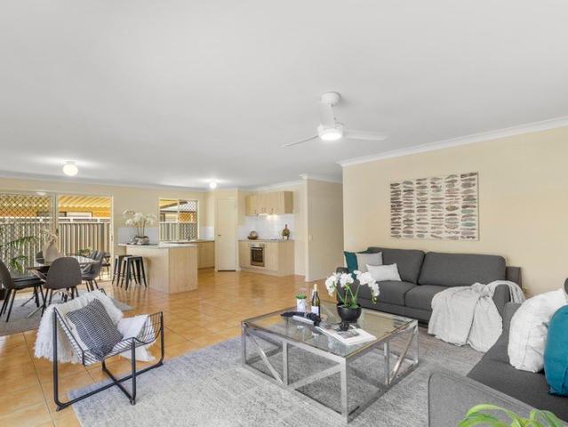 Large Family Living in a Peaceful Redcliffe Cul de Sac