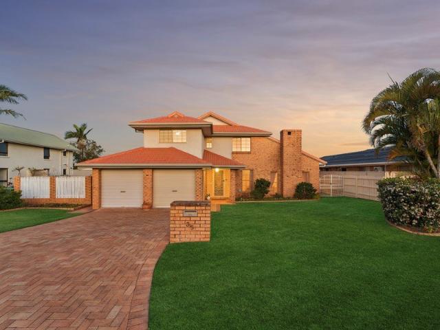 Large Family Living in Leafy Wishart Outlook Estate