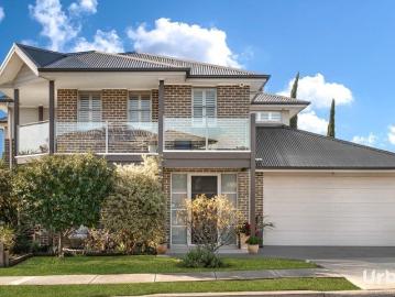 Large Family Living Upstairs & Downstairs Main Beds Theatre Alfreso feat. Outdoor Kitchen Pool!