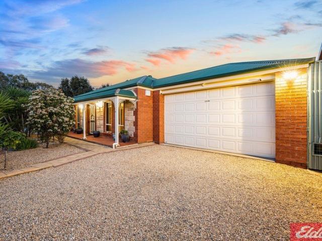 Large Family Living with Stunning Outlook!