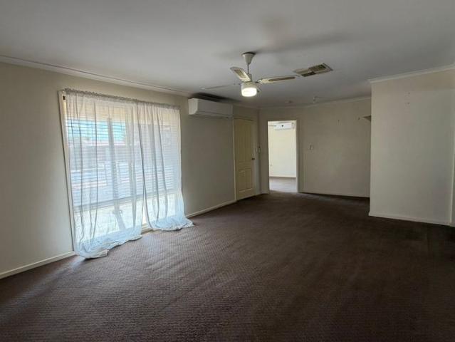 Large Family Living with Pool & Shed Retreat