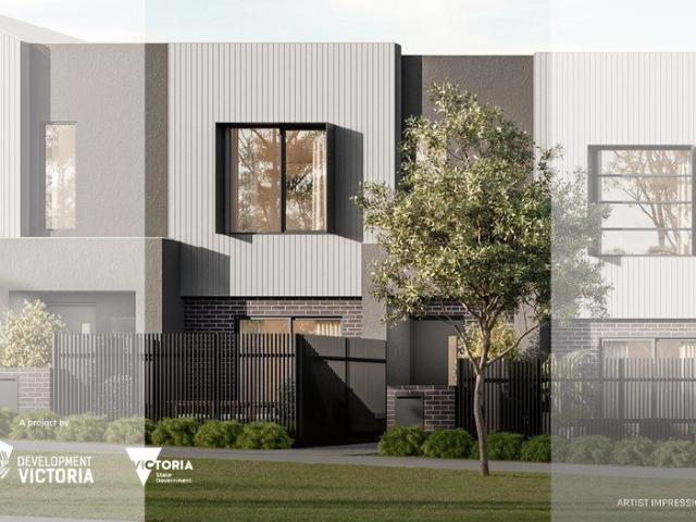 Large Family Living with Private Courtyard