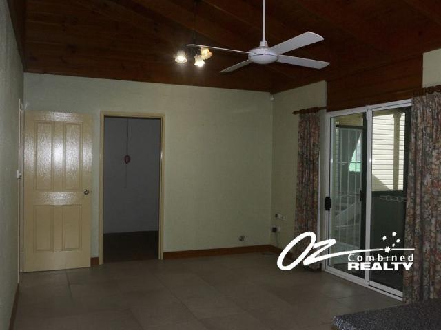 LARGE FAMILY NOWRA HOME