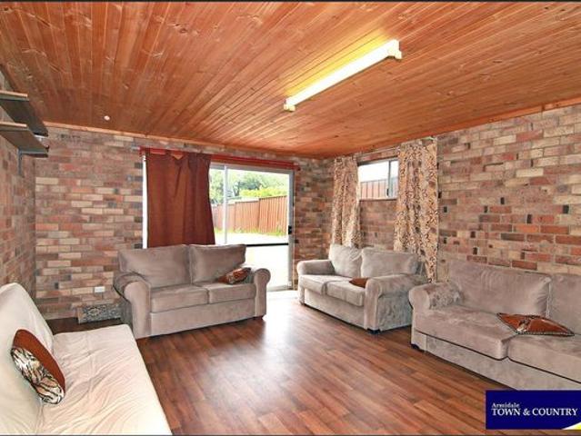 LARGE FAMILY RETREAT