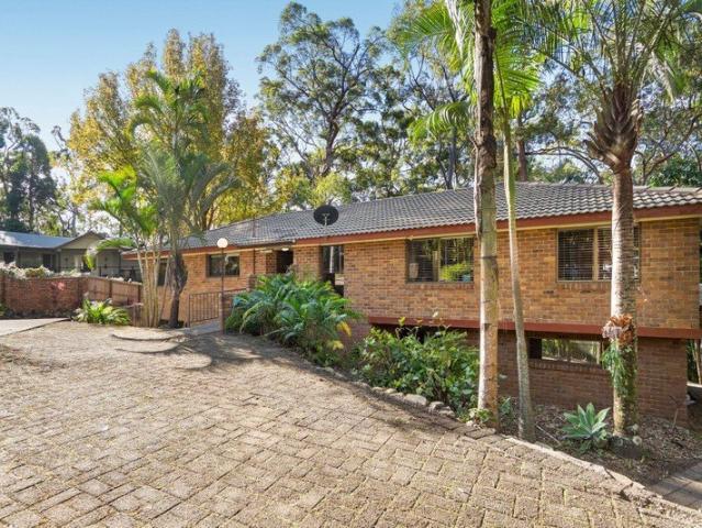 Large family retreat on almost an acre Dual living possibilities