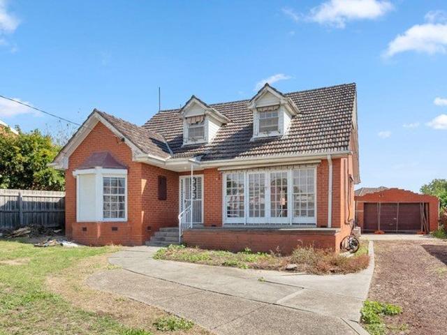 Large Family Residence in the Heart of Bundoora!