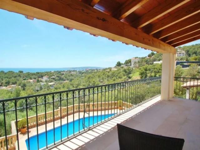 Large family villa in the sought after area of Anchorage Hill