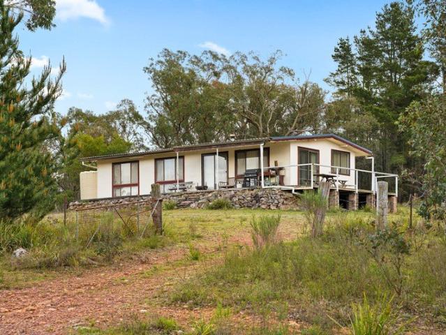 LARGE FARM CLOSE TO GOULBURN