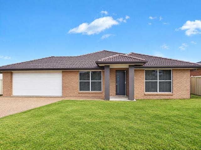 Large Fenced Yard, Open Plan Living & 4 Bedrooms