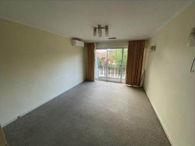 LARGE FIRST FLOOR TWO BEDROOM APARTMENT