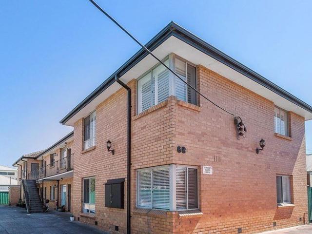 Large First Floor Apartment in a Small Boutique Block