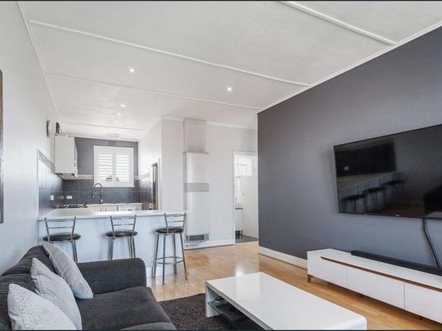 Large First Floor Apartment in a Small Boutique Block