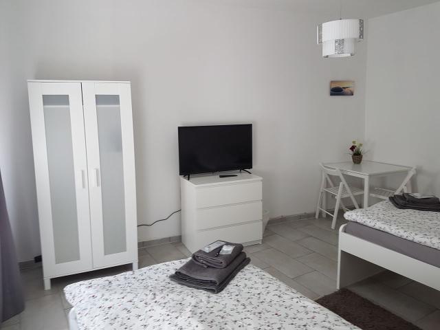 Large fitter apartment for up to 5 people, Gelsenkirchen Amsterdam Apartments for Rent