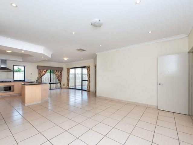 LARGE FIVE BEDROOM FAMILY HOME!