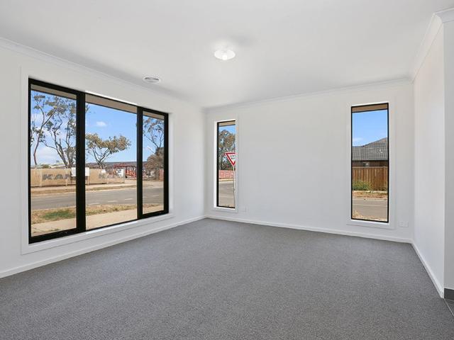 LARGE FOUR BEDROOM FAMILY HOME WITH THREE LIVING ZONES