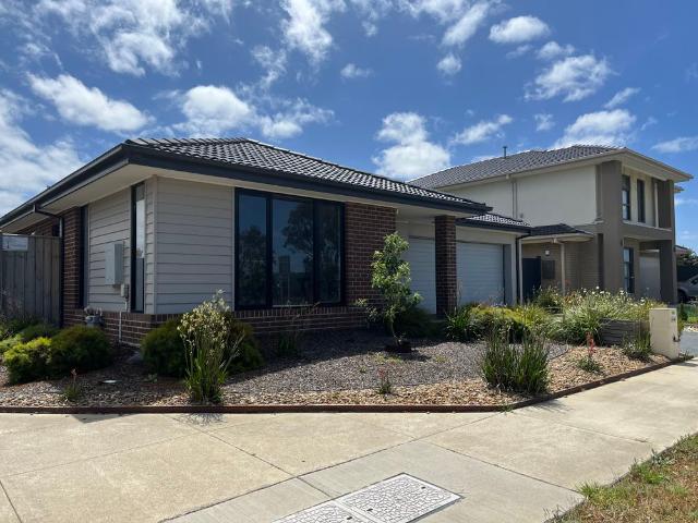 LARGE FOUR BEDROOM FAMILY HOME WITH THREE LIVING ZONES