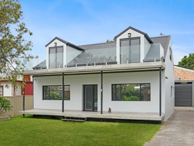 Large Four Bedroom House in Fairy Meadow