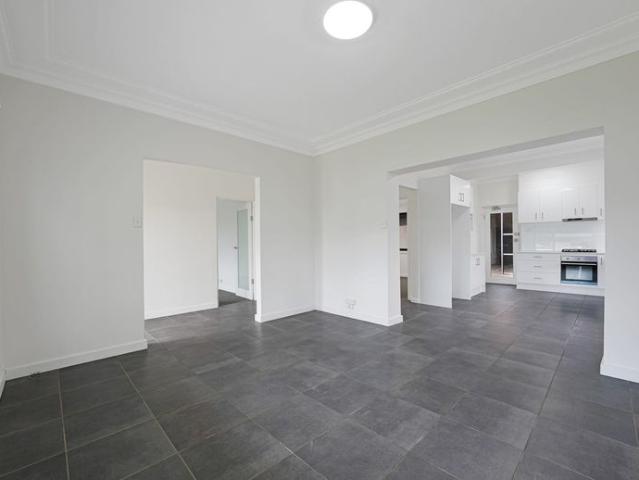 Large Four Bedroom House in Fairy Meadow