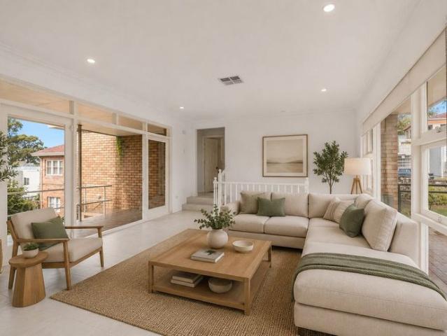 LARGE FOUR BEDROOM HOME, WITH WATERVIEWS, IN A PRIME LOCATION !