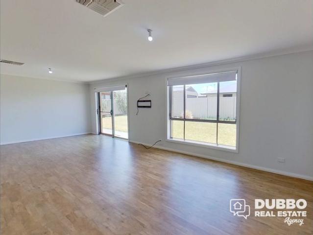 LARGE FOUR BEDROOM IN MACQUARIE VIEW ESTATE