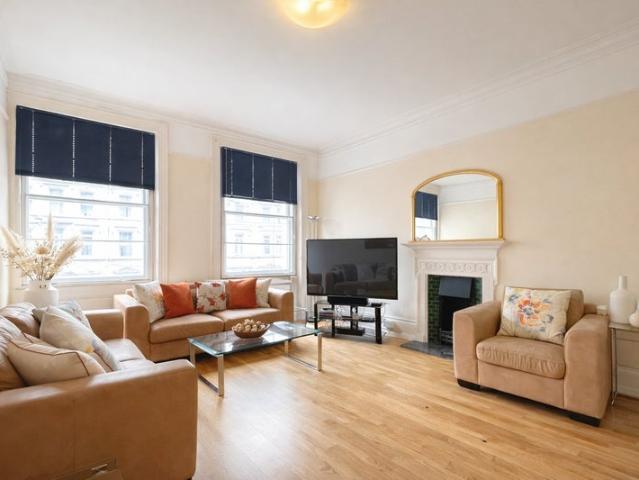 Large Four Bedrooms SHORT LET