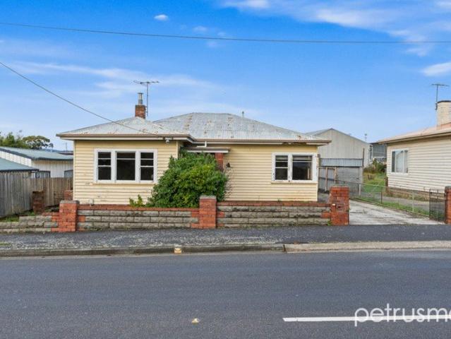Large Flat Block, Outbuildings & 3 Bedroom Home Near Glenorchy Central