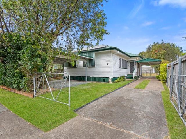 LARGE FLAT BLOCK WITH SPACE, SHEDS & GREAT OUTDOOR LIVING