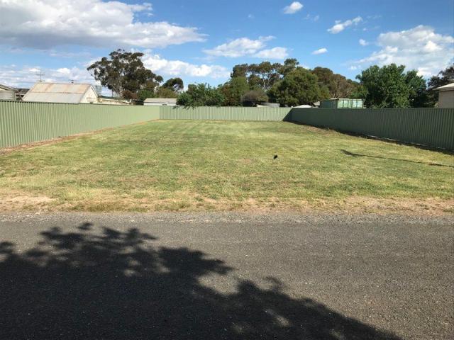 Large flat 825 sqm block. Ready to build on!