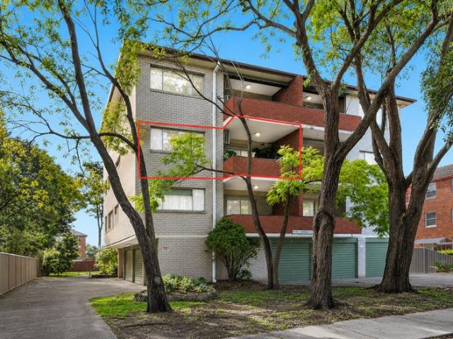 LARGE FRONT TWO BEDROOM APARTMENT