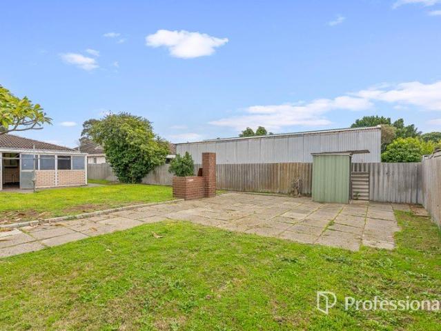 LARGE FRONT & REAR YARDS IN CONVENIENT CENTRAL MIDLAND LOCATION