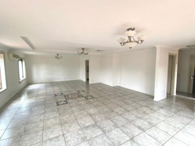 Large Free Standing Four Bedroom Townhouse