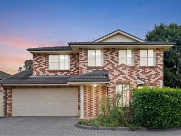 Large freestanding townhouse for convenient living