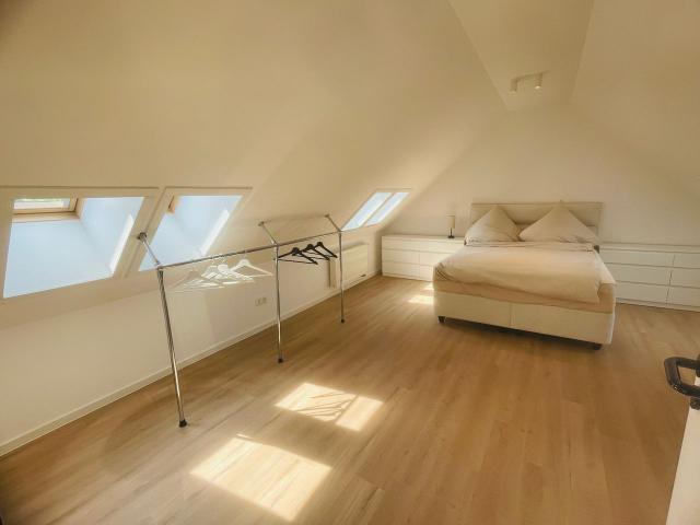 Large fully equipped apartment with parking spaces in Düsseldorf Rath, Dusseldorf Amsterdam Apartments for Rent