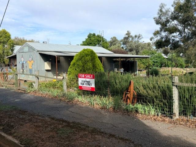 Large Fully Fenced Large Block Of Land 1975sqm With Shed & Front and Rear Lane Access