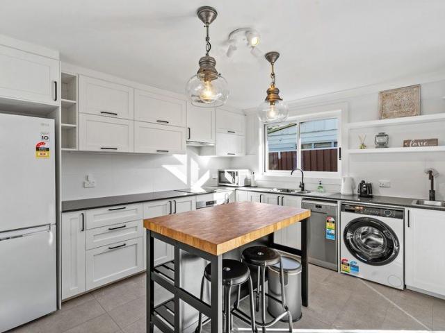 Large Fully Furnished Granny Flat Walking Distance to Westfield & Train Station!