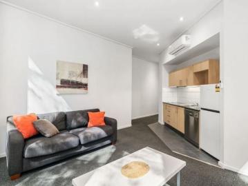 Large Fully furnished One Bedroom Apartment on Flinders Lane Bills Included