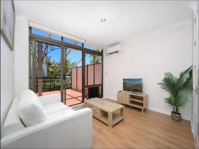 Large fully furnished studio