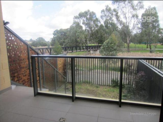 LARGE FURNISHED 1 BEDROOM APARTMENT WITH BALCONY & GARDEN!