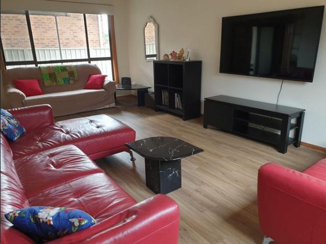 Large Furnished Home with Bills Included – Close to Beach and Shops!