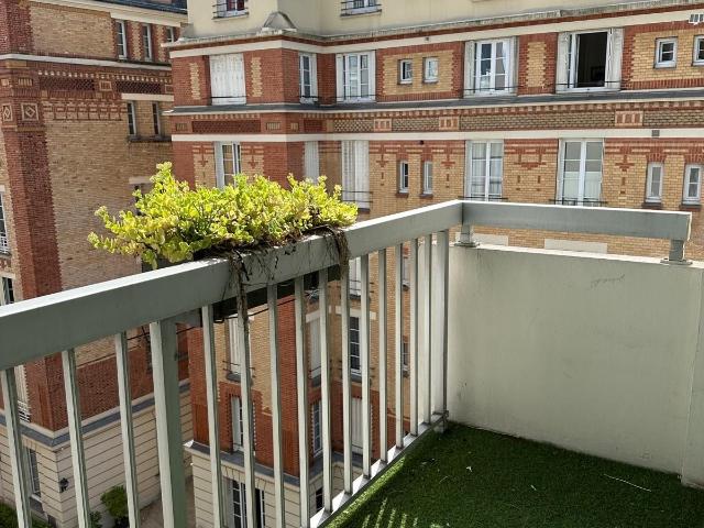 Large furnished studio 35 sqm – Balcony – 6th floor – Paris 15th Volontaires / MontparnasseSuperb apartment in Bretten, Paris Amsterdam Apartments for Rent