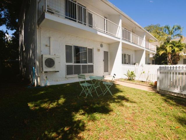 Large furnished Townhouse Central to all of Townsville's Amenities