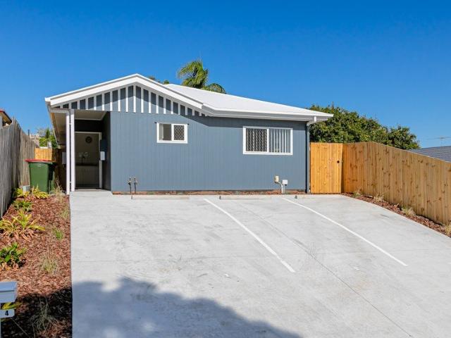 LARGE GROUND FLOOR, FENCED, FURNISHED, DESIGNER APARTMENT BILLS INCLUDED!