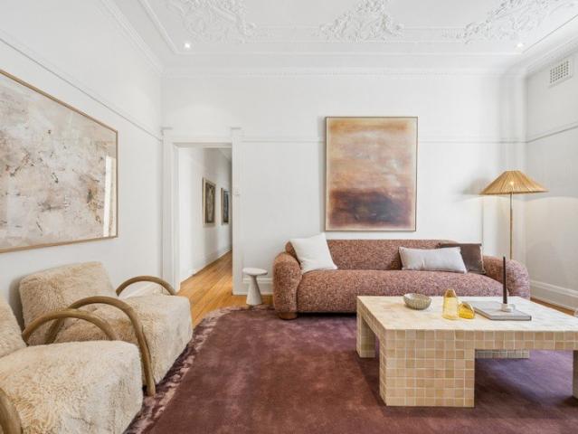 Large ground floor two bedroom apartment just two blocks from the beachfront