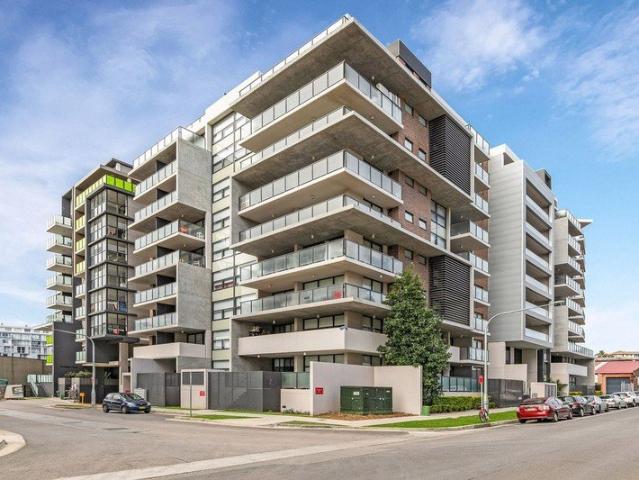 Large Ground Floor Unit!
