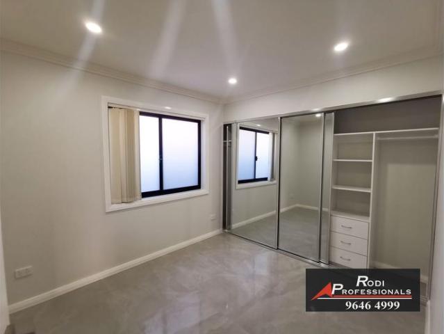 Large Granny Flat Close to Station, Exquisite Finishes, A/C, Gas Cooking, Wardrobes, Outdoor Undercover Courtyard