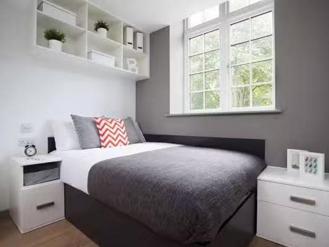 Large High Double Ensuite