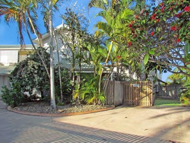 Large highset unit close to city